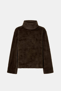 Styled view CAMILLA AND MARC high-neck Nala Furry Pullover Top in truffle with double-faced faux‑fur